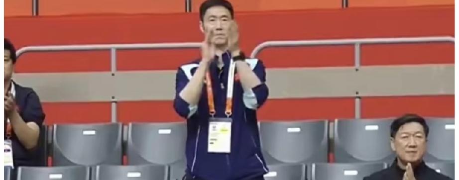 王励勤在下一盘大旗。姜依依进入国家一队，国乒女队首位获此待遇的人。姜依依是什