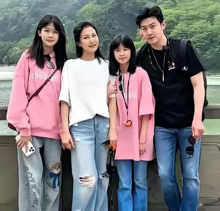 8月3日是鲍蕾的生日，这场温馨的生日宴，让不少网友感慨，鲍蕾的人生着实圆满。