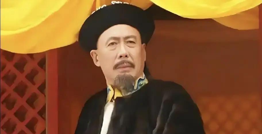 康熙坐稳龙椅后，想起姚启圣的儿子姚仪还在民间，就派人去请他。姚仪遵从父亲嘱托，不