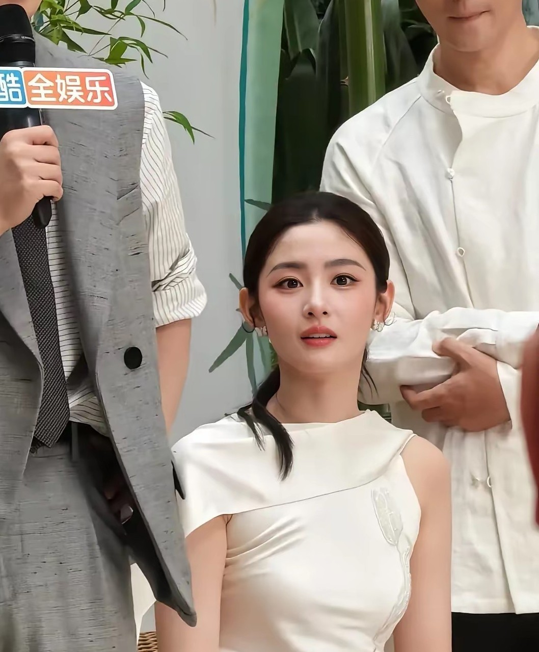不怪许凯对她情有独钟，确实美若天仙啊。​​​
