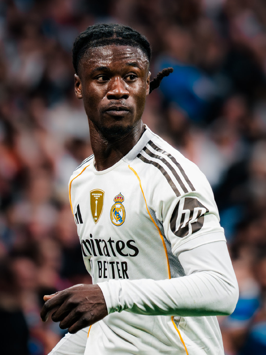 【塞尔】皇马有两名中场球员踢边后卫比踢中场更出色：巴尔韦德和卡马温加，这也表明了