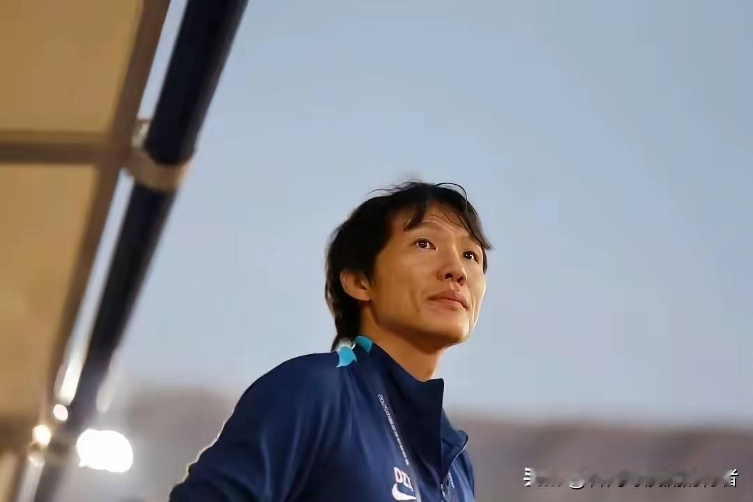 真不知道该怎么评价武汉三镇。救火英雄邓卓翔已经用实力证明了自己能救火，可三镇