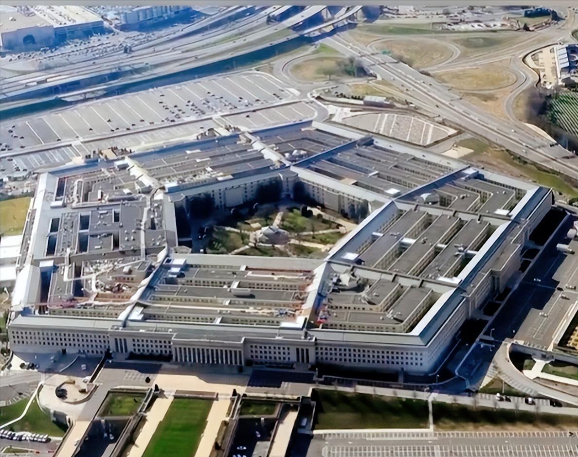 英媒突然爆出大猛料，美国五角大楼在去年9月，趁着财年结束前疯狂“造钱”，光买龙虾