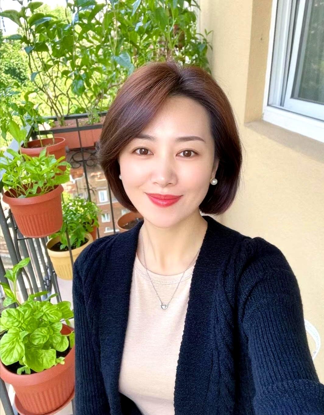 52岁的湖南妈妈李敏在社交平台写下长文，复盘自己与丈夫分居十来年、独自抚养两个女