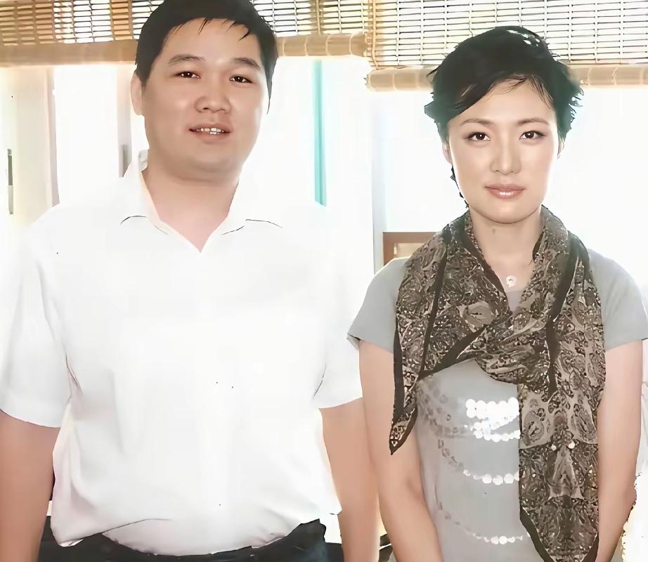 周涛与丈夫路云这张早年生活合照难得一见🔥路云深耕实业，为人十分低调，极少