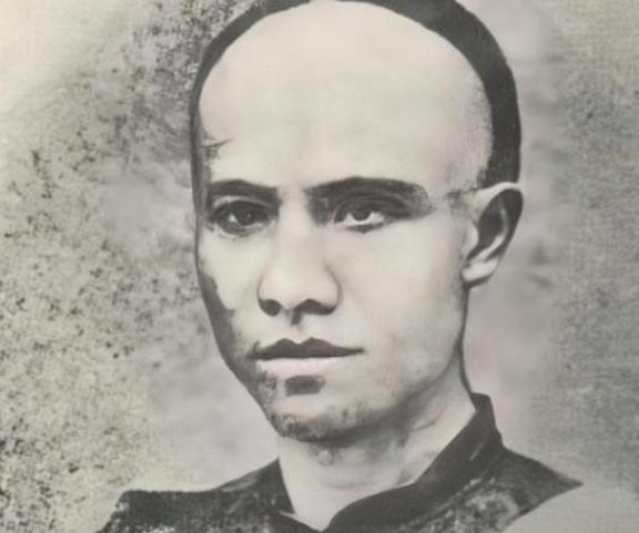 清朝末年，大刀王五刺杀慈禧太后失败，被大内侍卫打了一掌，身受内伤，急需人参治病，