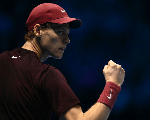 室内硬地27连胜! 辛纳2-0胜阿利亚西姆, 总决赛首战告捷