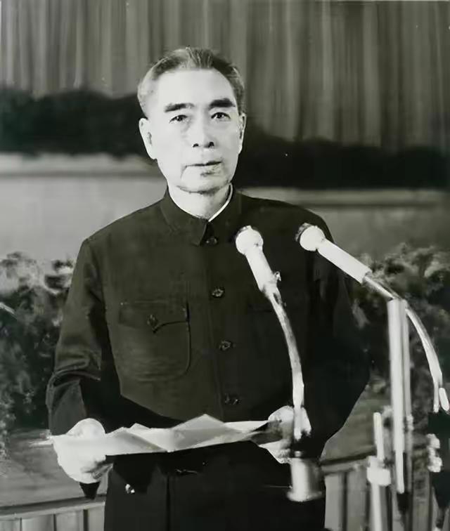 1969年，一个氢弹重要部件在运往北京路上，被人偷走了，周总理叫来公安部长谢富治