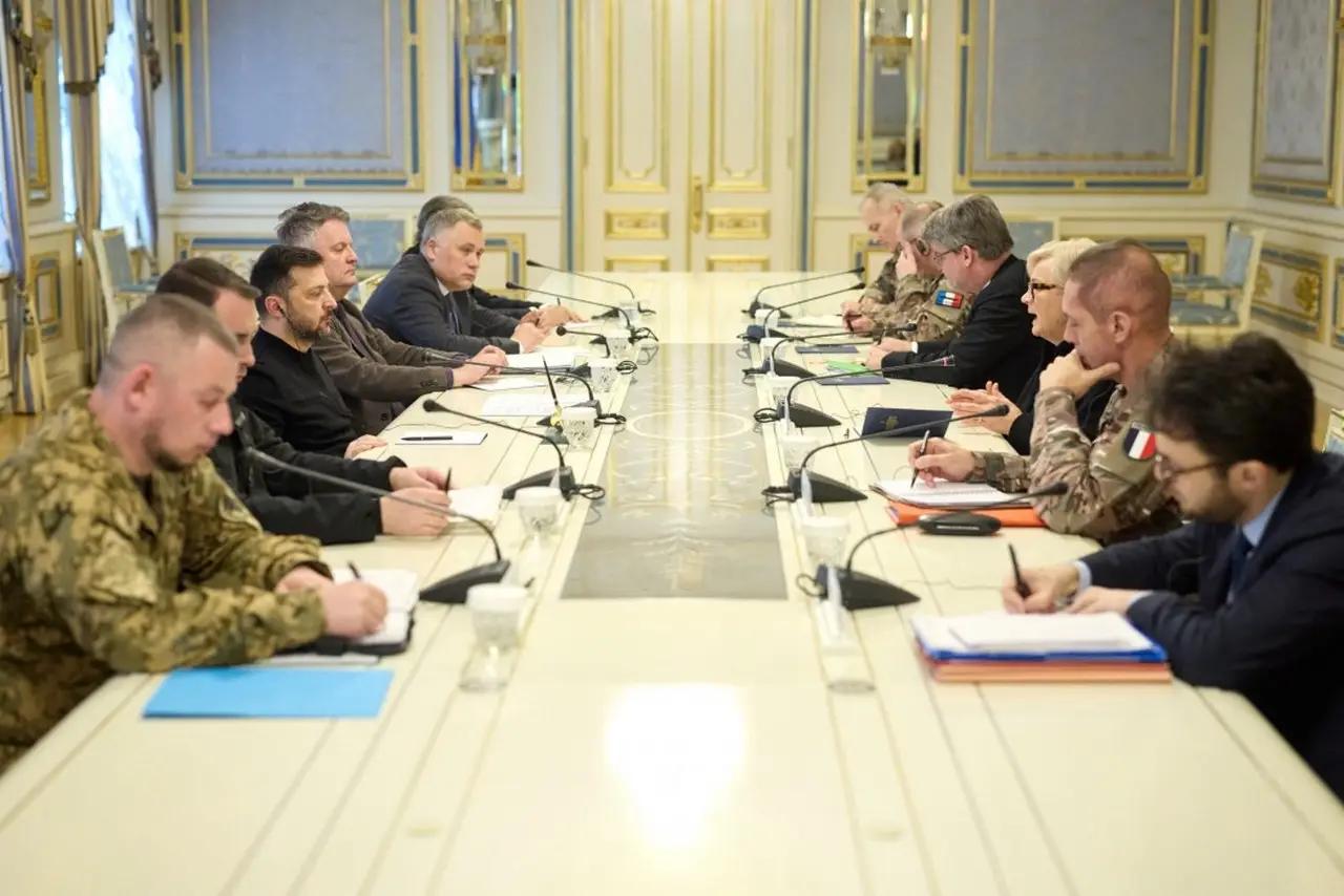 泽连斯基在会见法国武装部队和退伍军人事务部长凯瑟琳·沃特林时表示，现在，欧洲的安