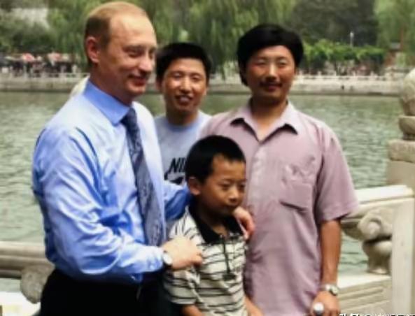 普京抵达北京，红毯还没走完，塔斯社突然放出一条猝不及防的小道消息他想在中国见一个