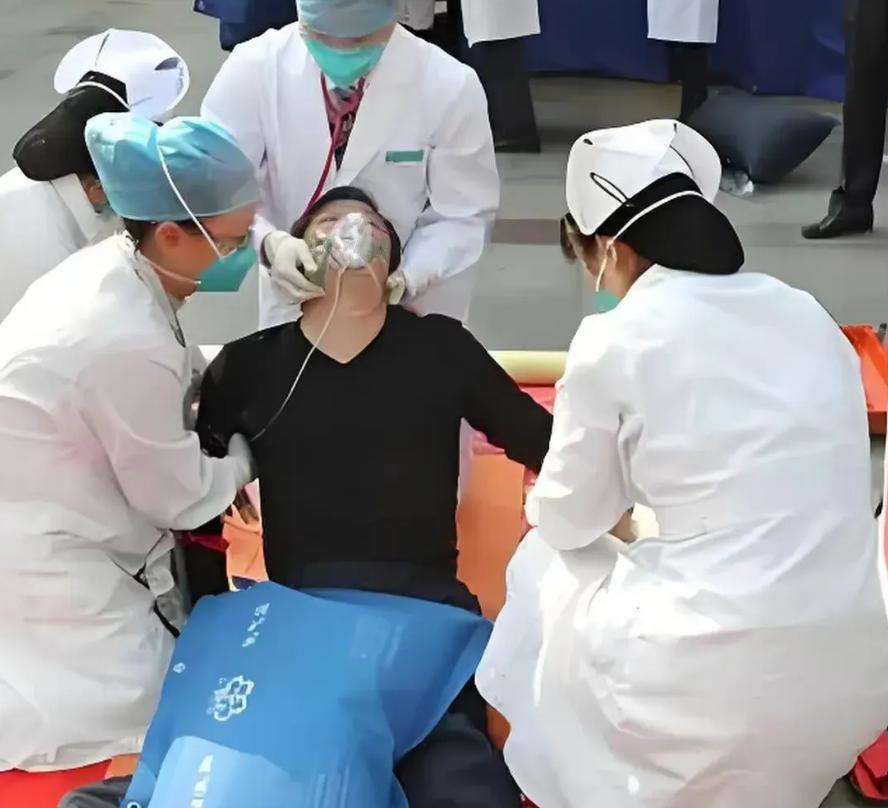 一个猥亵妇女被打骨折的人,后来还从打他的人手里,又多要回了近九千块钱。这事儿要是