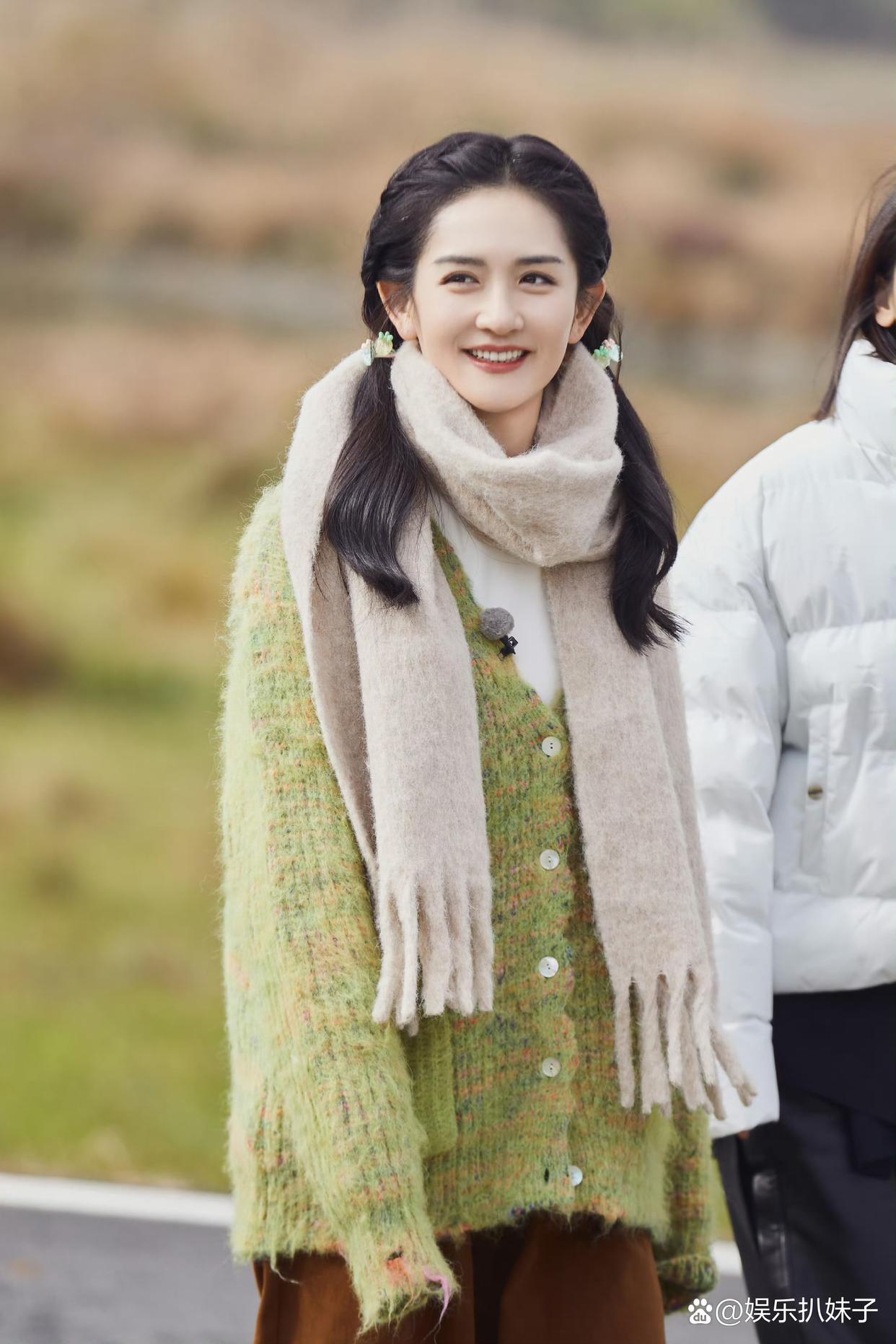 1.张凌赫这两天挺头疼，先是《逐玉》收视率被打假，现在又因为节目上的言论被质疑地