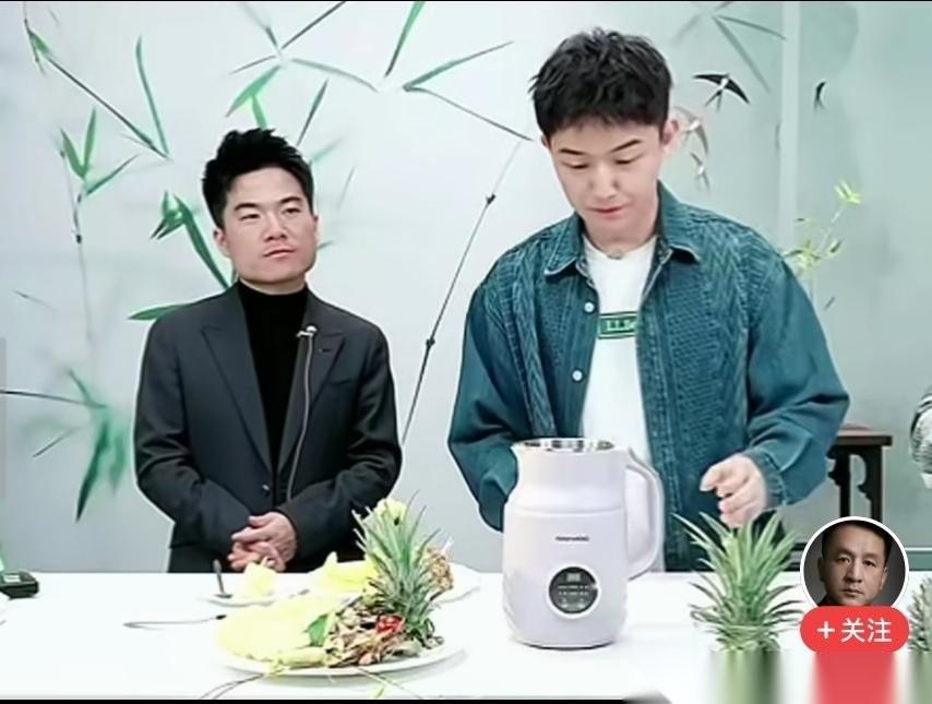 董宇辉终于不躲了！他空降直播间，还是三板斧：小表情委屈，抱拳感谢粉丝，喊口号“我