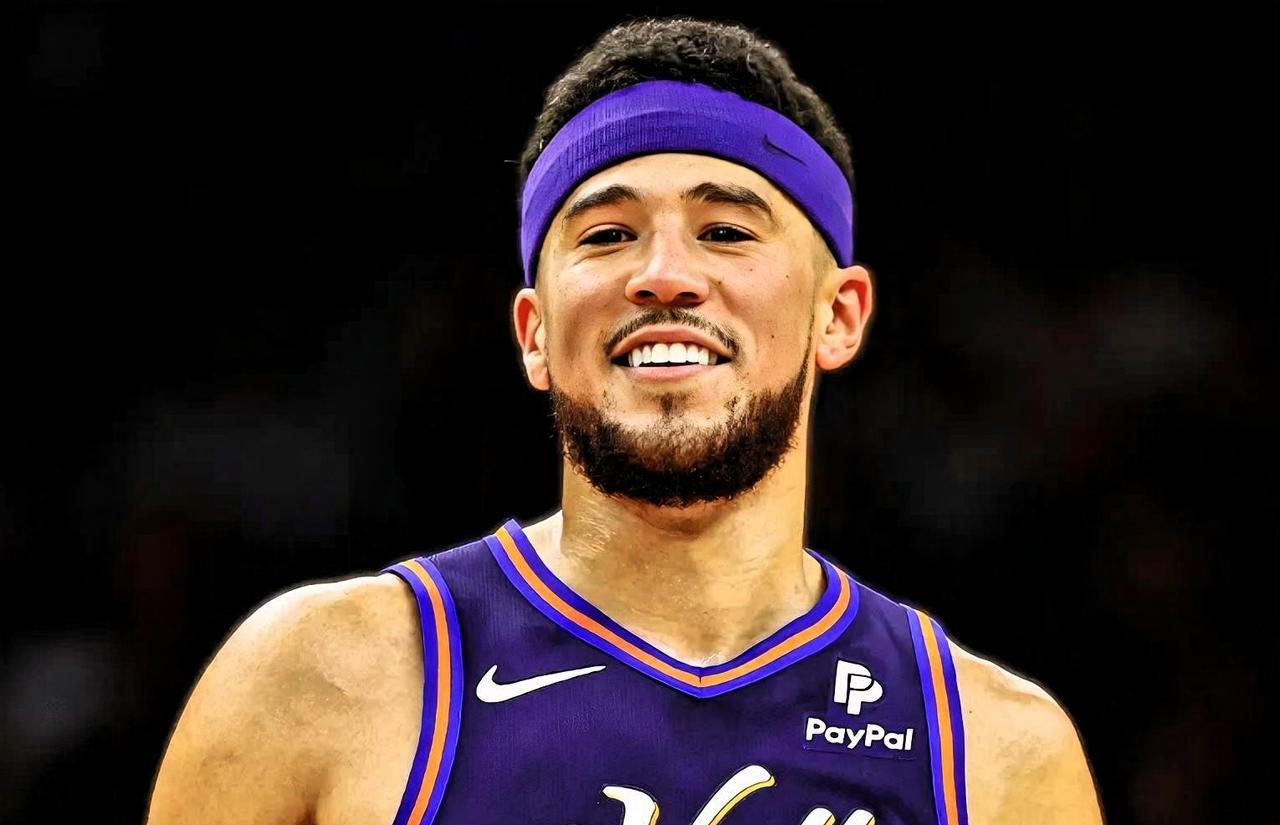 湖人名宿尼克杨真敢说啊！一点都不怕得罪超巨布克。前NBA球员尼克杨近日在节目