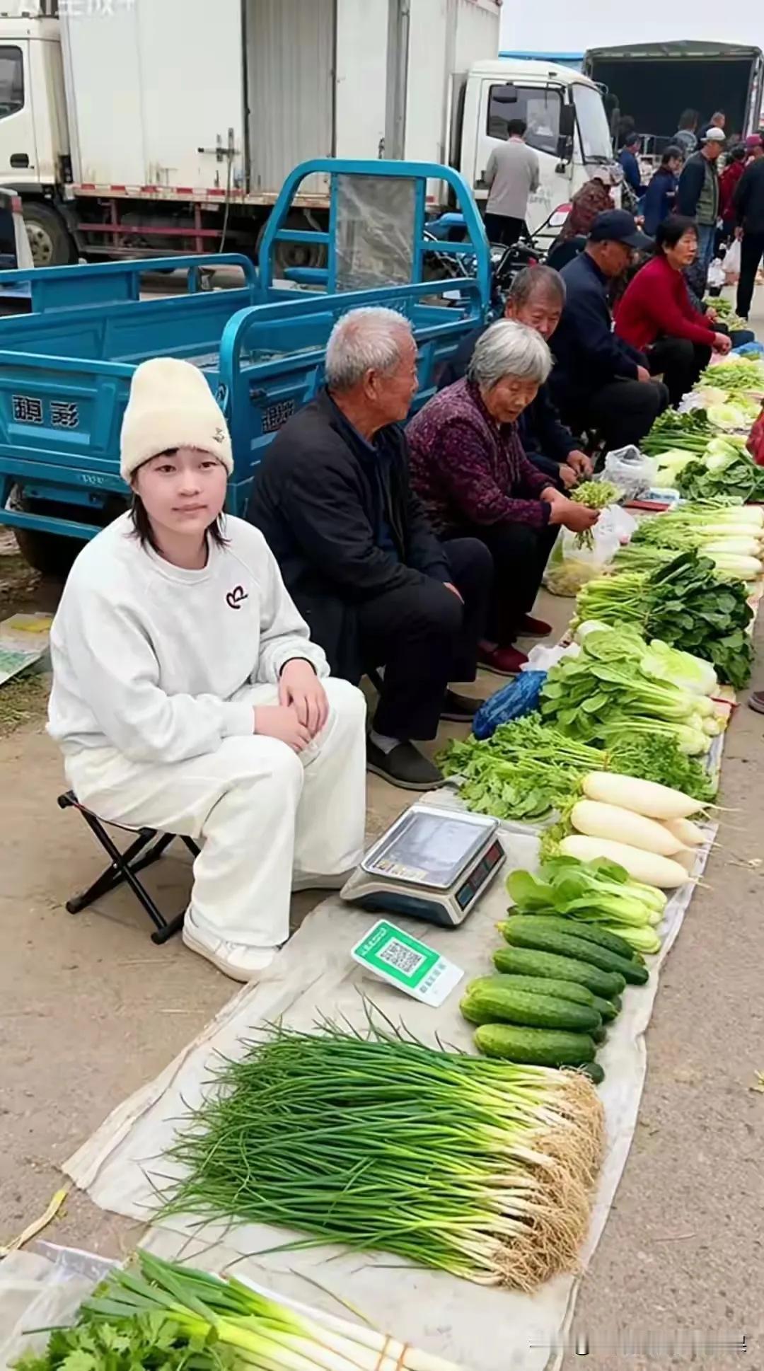 穿上泳装就是奥运冠军，换上便装就是农民的孩子，帮家里去卖菜。在中国体育界，除了全