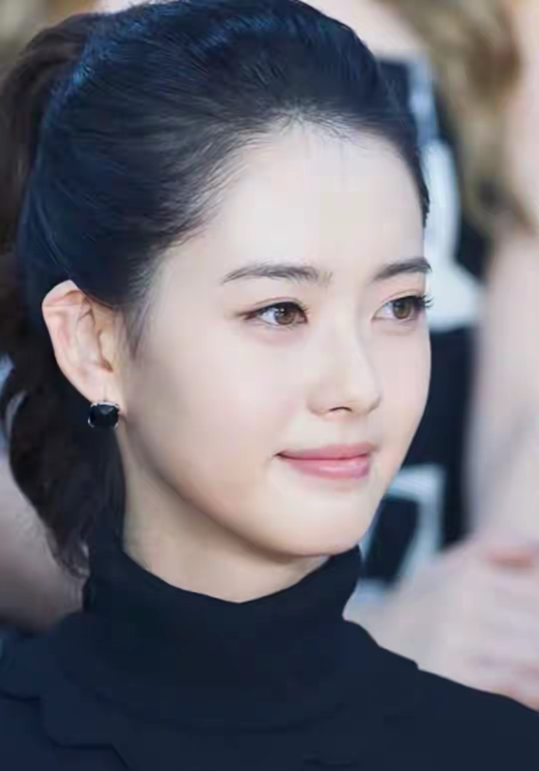 她这才是原生态美的顶级水平，没有人能拒绝这张脸，太养眼了