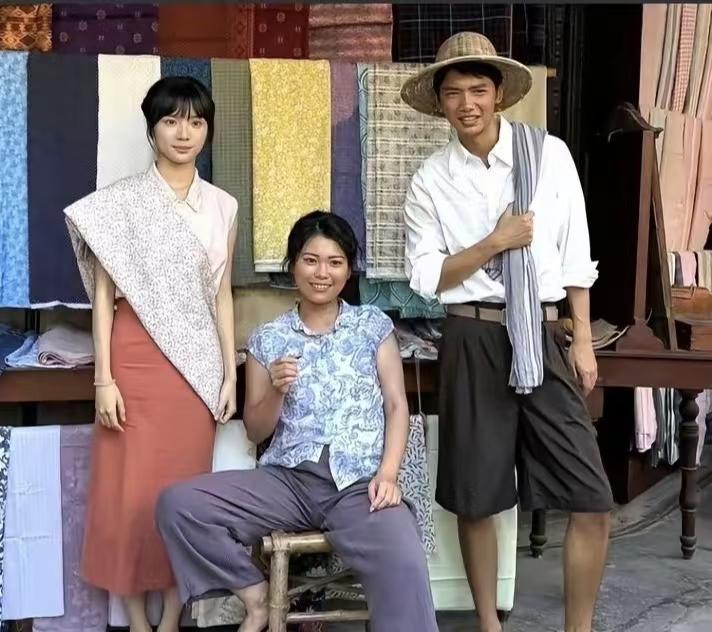 《给阿嬷的情书》里的布摊老板娘，其实是电影唯一个人投资者，大家都称她敏姐。导演蓝