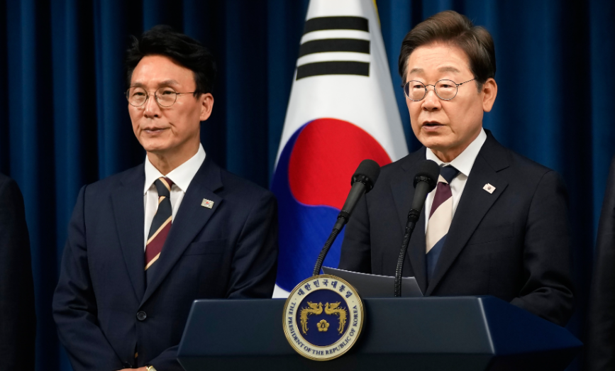 韩国总统李在明摊上大麻烦了！韩国总统李在明今天在全世界的关注下表演了一场自取