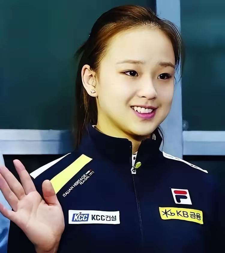 2002年，24岁的韩国“体操公主”许昭英干了件惊掉众人下巴的事儿。她不顾父母反