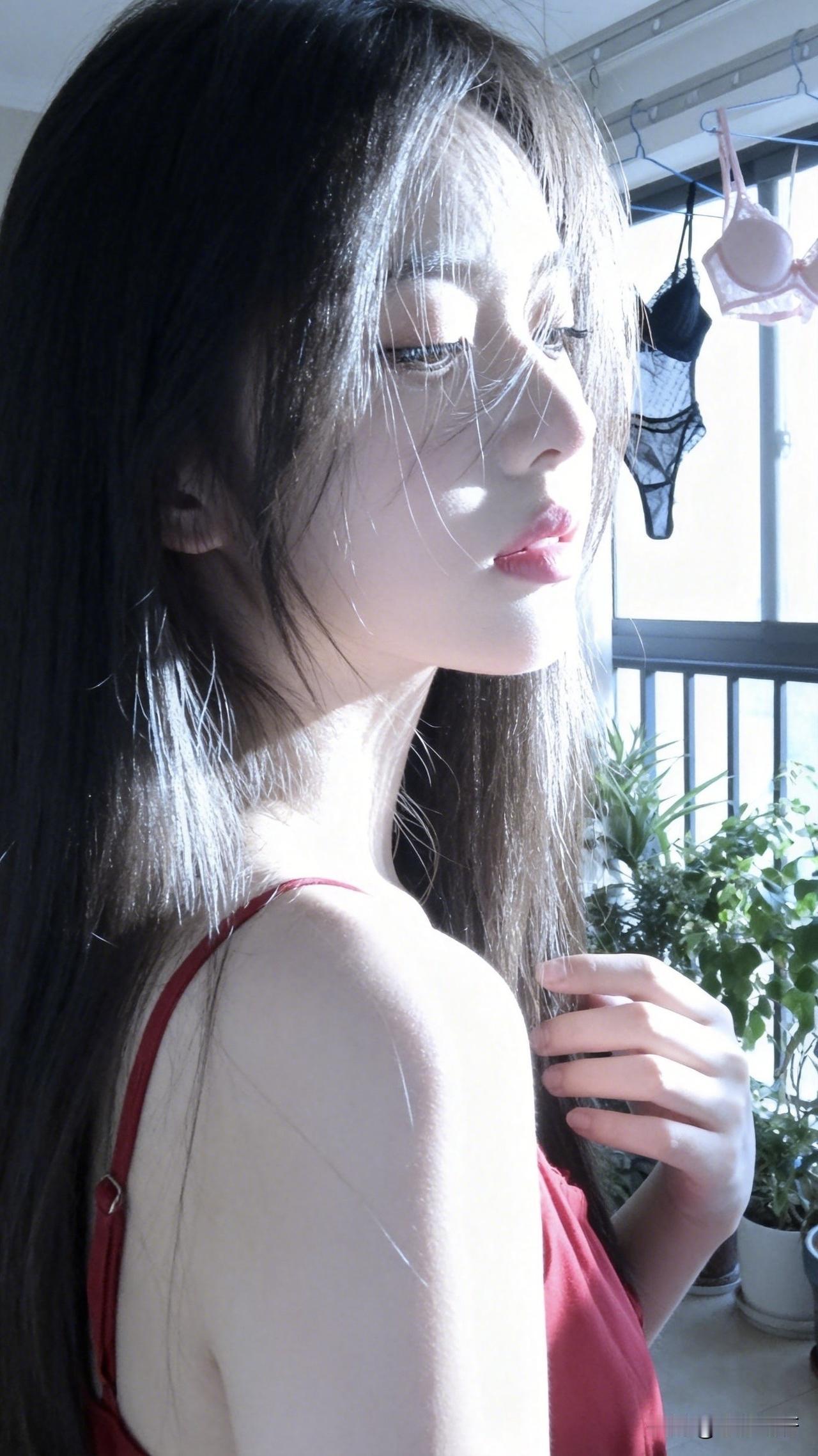 ：起个床，吃早餐，洗衣服，画个妆，自个拍，臭个美，批个图，刷个剧，找闺蜜，吹个牛