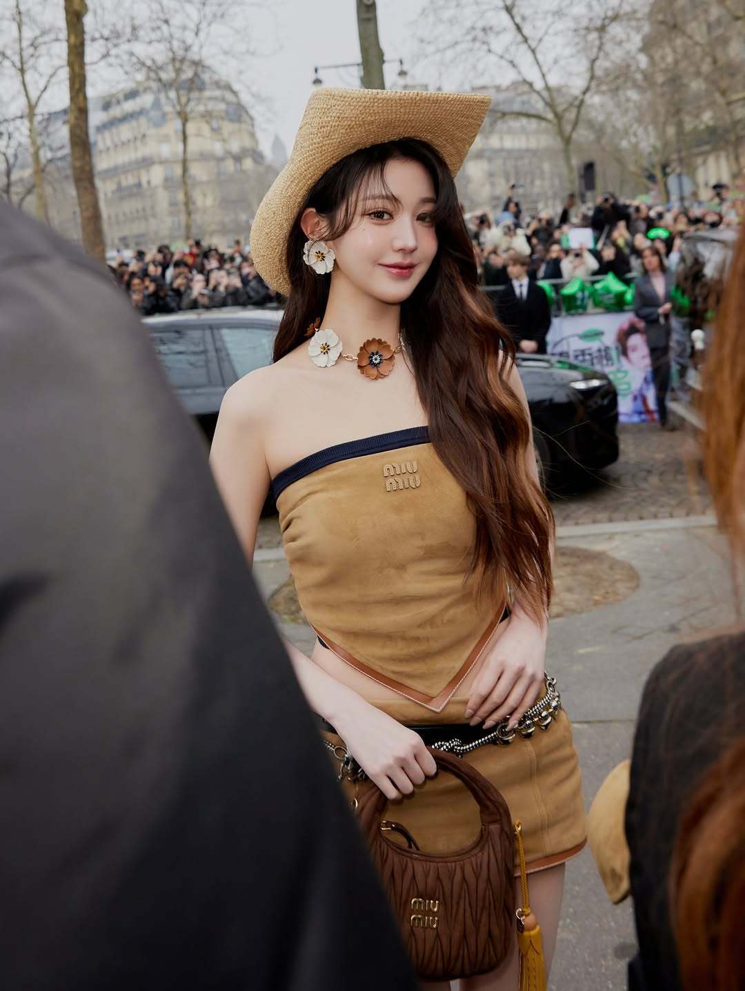 韩国摄影师更新了张元英巴黎时装周的生图，女神好美张元英​​​