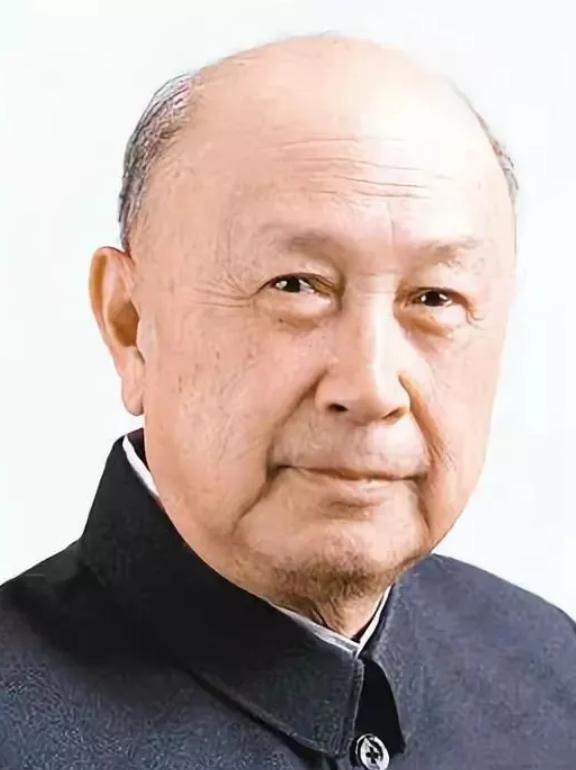 1964年，新疆一小伙子给钱学森写信，信中直接指出钱学森的错误，以为不会有回信，