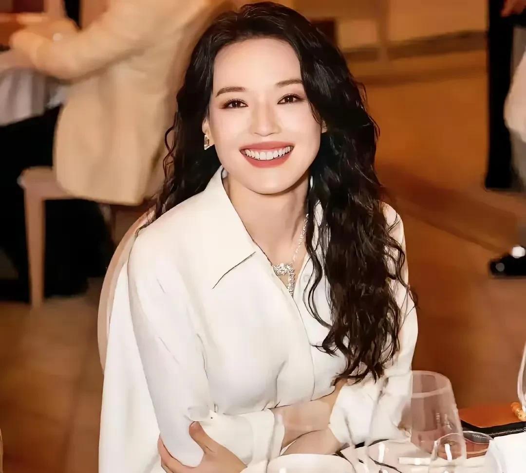 林志玲和舒淇真太美了，身材好，样貌打扮也是漂亮至极。果然还是中年女性最有魅力，