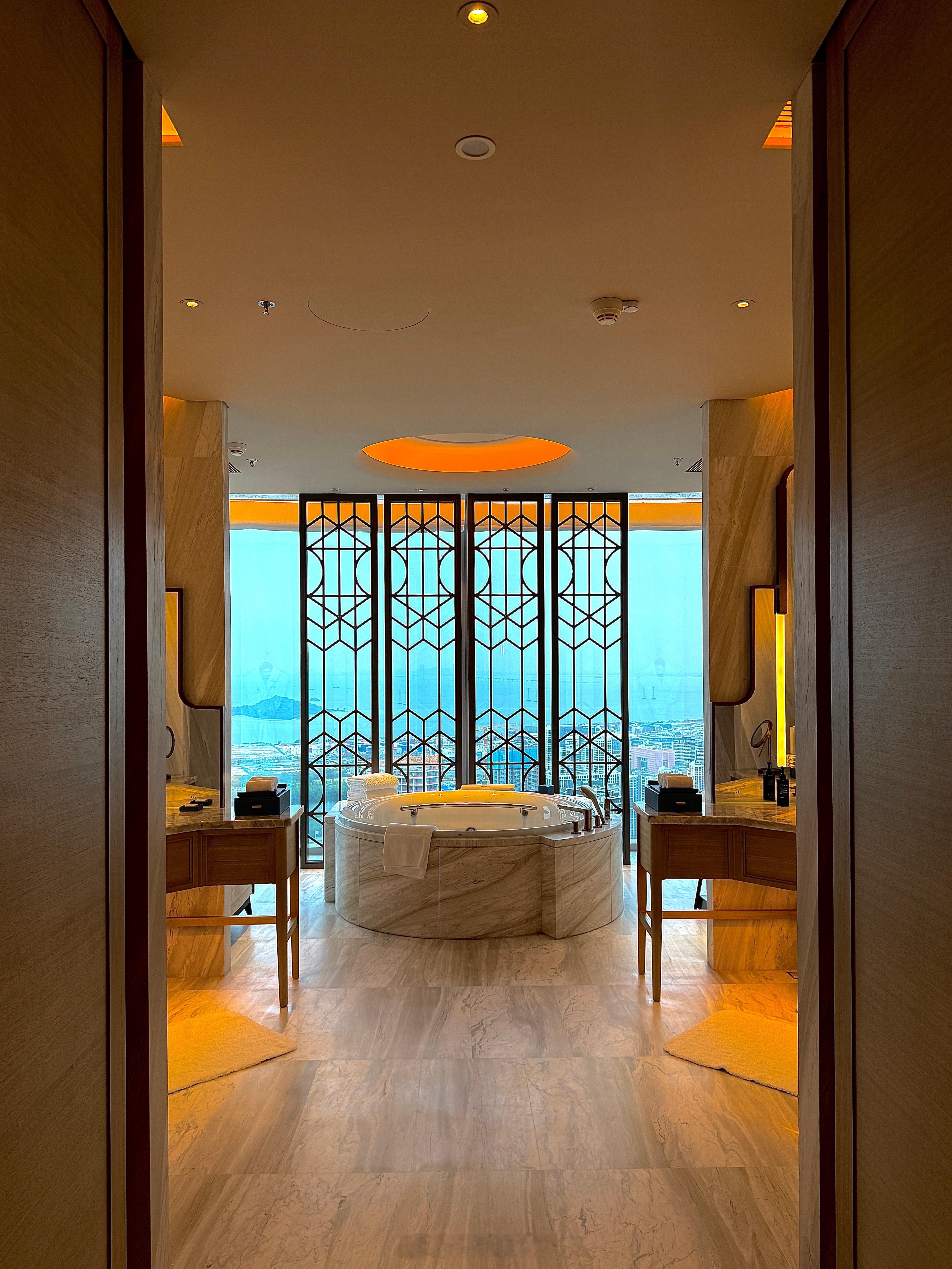 深圳前海瑞吉总统套房，88888一晚上，248㎡。深圳·前海华侨城瑞吉酒店