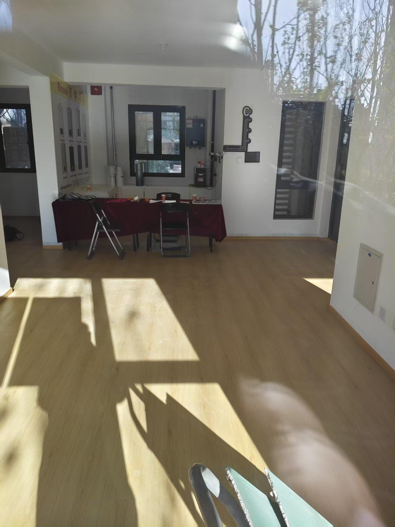 买的这个一层，我就很满足，原因是无遮挡，阳光潇洒的照进来！房子没交之前，观看