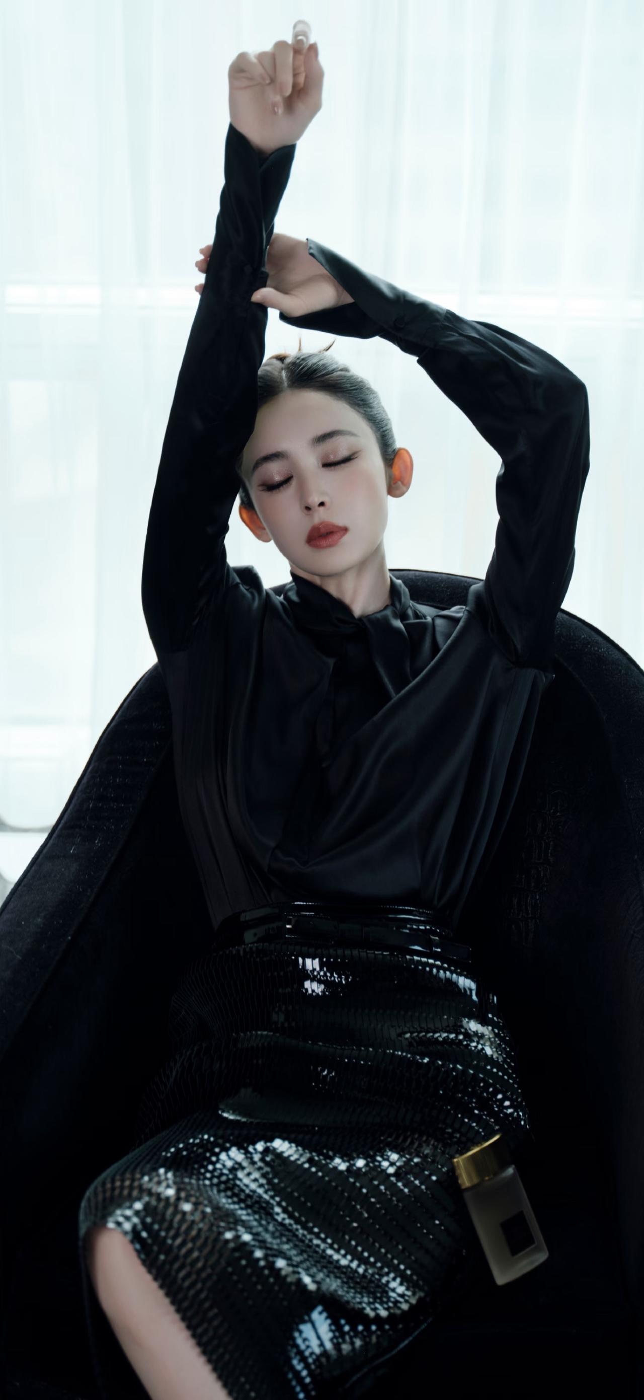 古力娜扎，黑色职业风大片！古力娜扎古力娜扎身材古力娜扎，黑色职业风大片！古