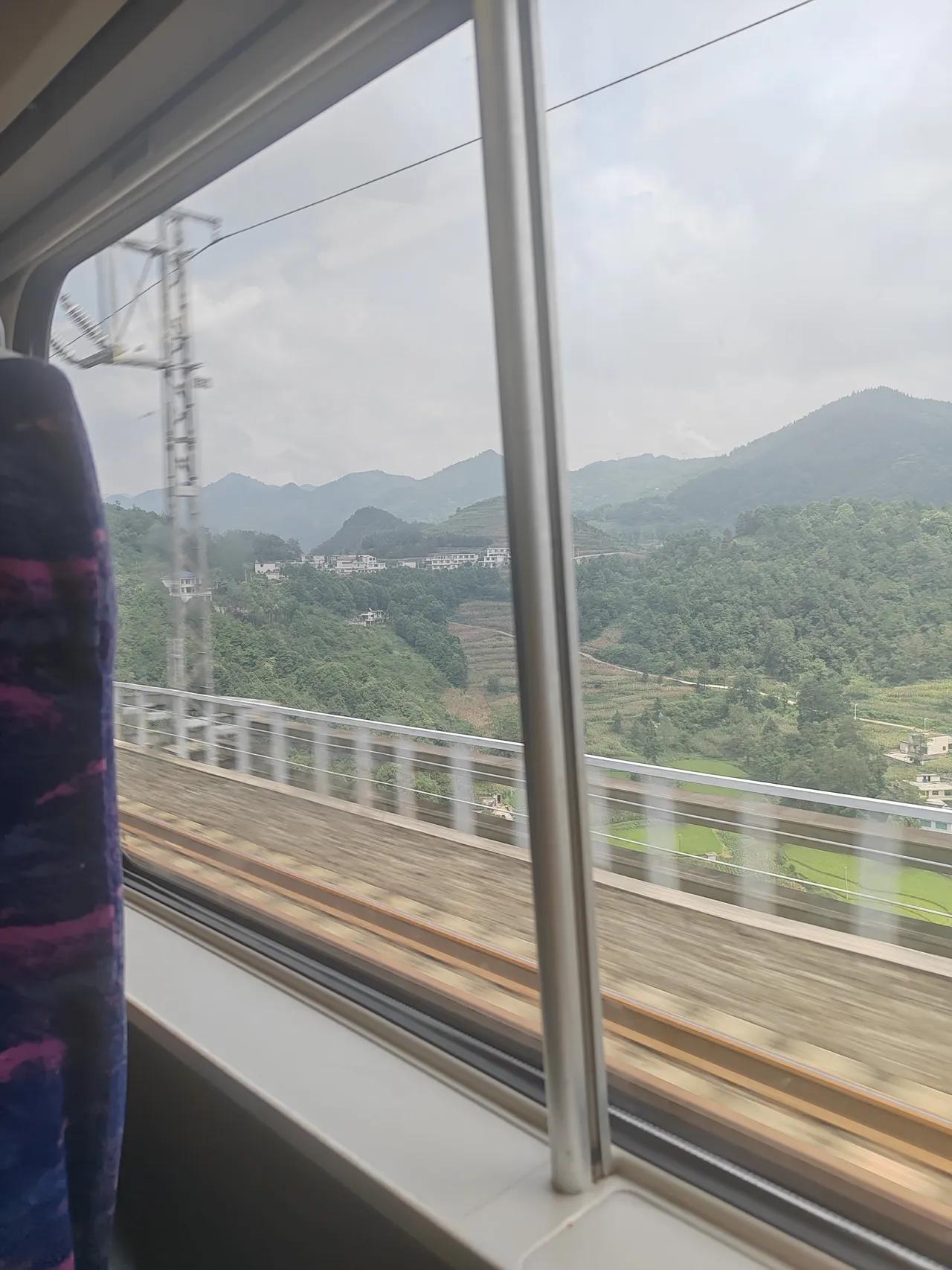 你发现没有，现在有个很反常的现象，越来越多的男人，才五十岁左右就掉牙齿了呢！