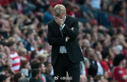 【英媒突曝莫耶斯下课！赛季结束前离开曼联】北京时间4月22号，据多家英国媒体爆料