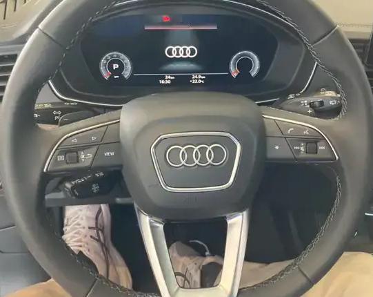 我换了辆奥迪A6L，同事老李过来问：现在这车便宜成这样了？意思是如果还那么贵肯