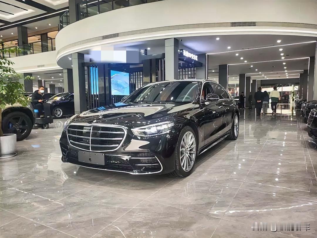 哪个男人看见好车不心动，哪个男人不喜款好车呢？很多人总把车当做面子，好车确实有