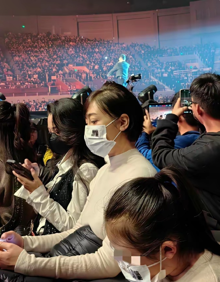 天津的演唱会天太精彩了！54岁的汪峰带着《相信未来》巡演杀到天津体育馆，一开嗓