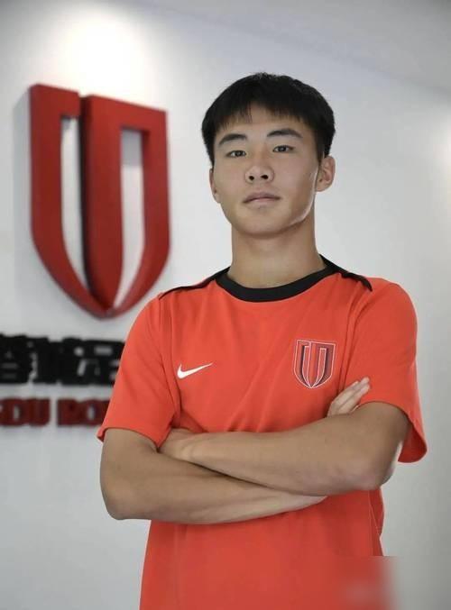 天才被规则绞杀！亚洲09后第一神锋帅维浩中超首秀梦碎，中国足球失去的不只是一个未来