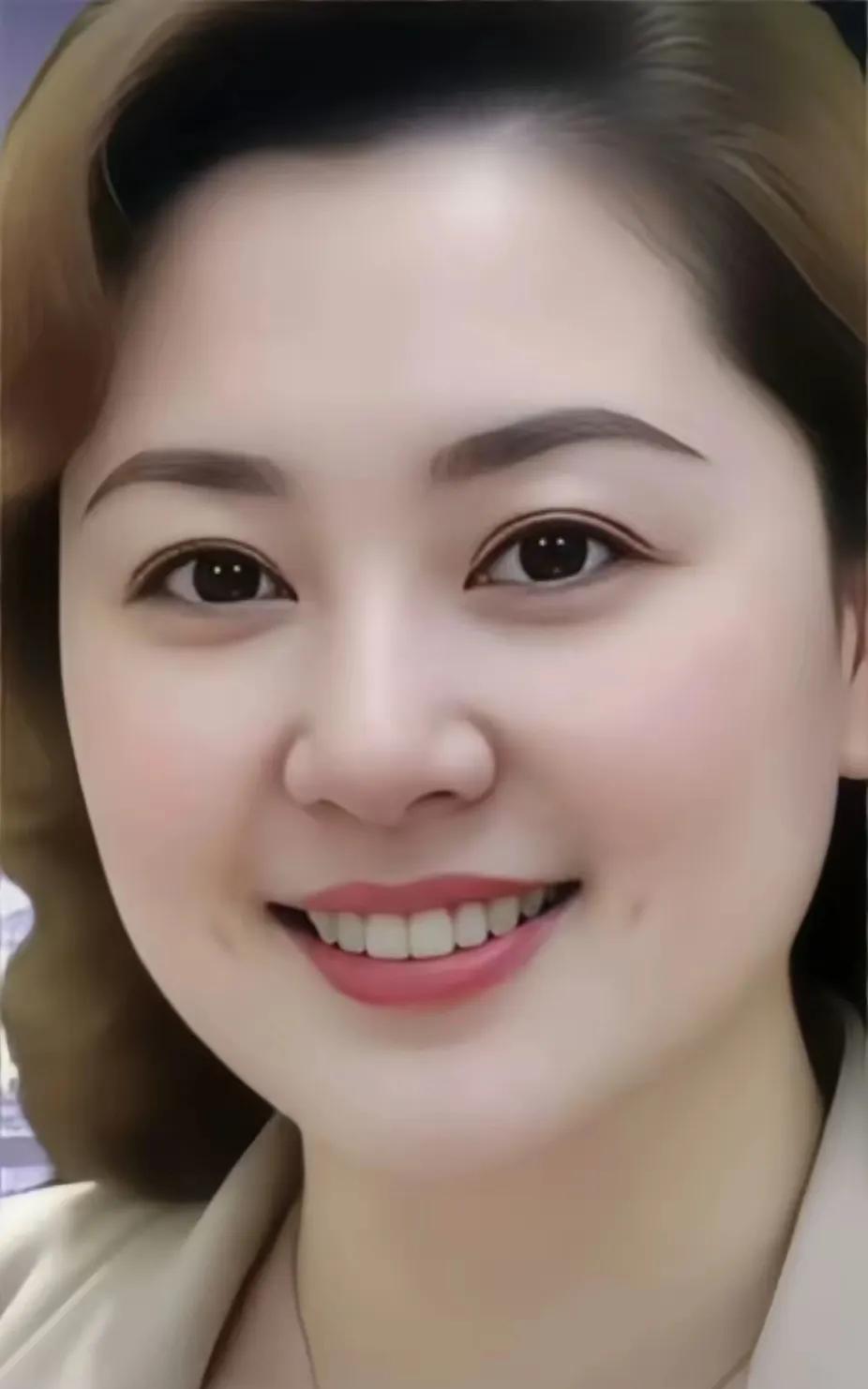 贤妻容貌微笑美，夫君爱意轻画眉。国泰民安旺夫相，………………【温柔善良偕
