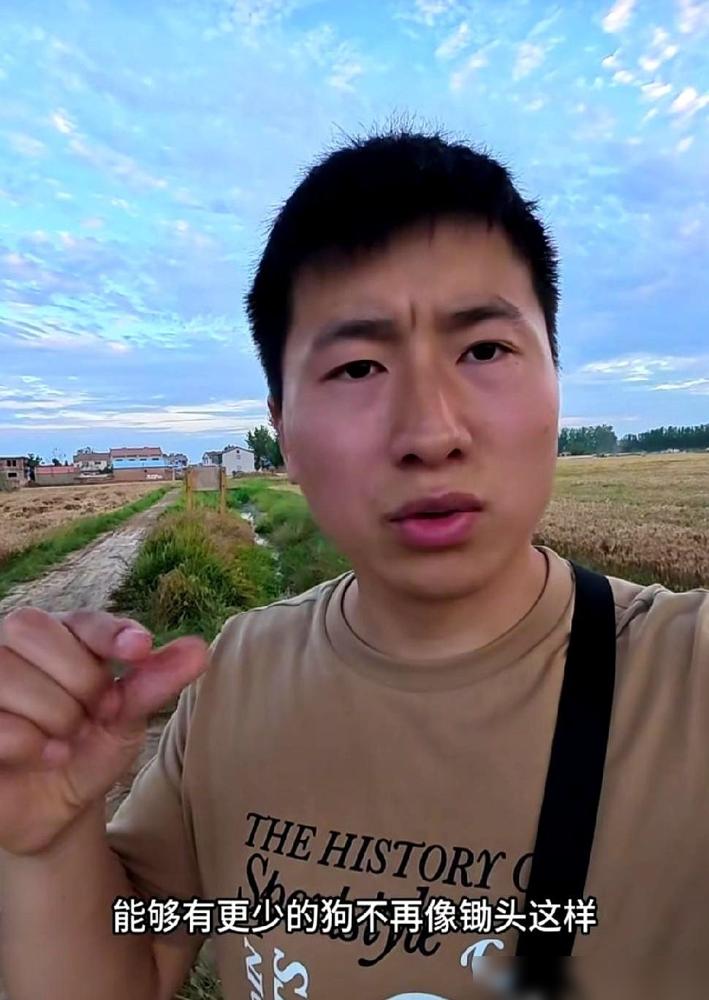 网红博主瘦猴，终于找到了他养了8年的边牧“锄头”。养过宠物的人真的看不了这种
