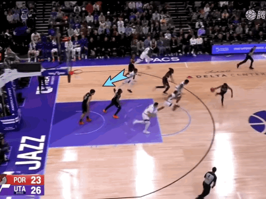 杨瀚森不知道是不是年龄最小的,但却是全场跑得最慢的一个,就像王治郅所说,你19岁