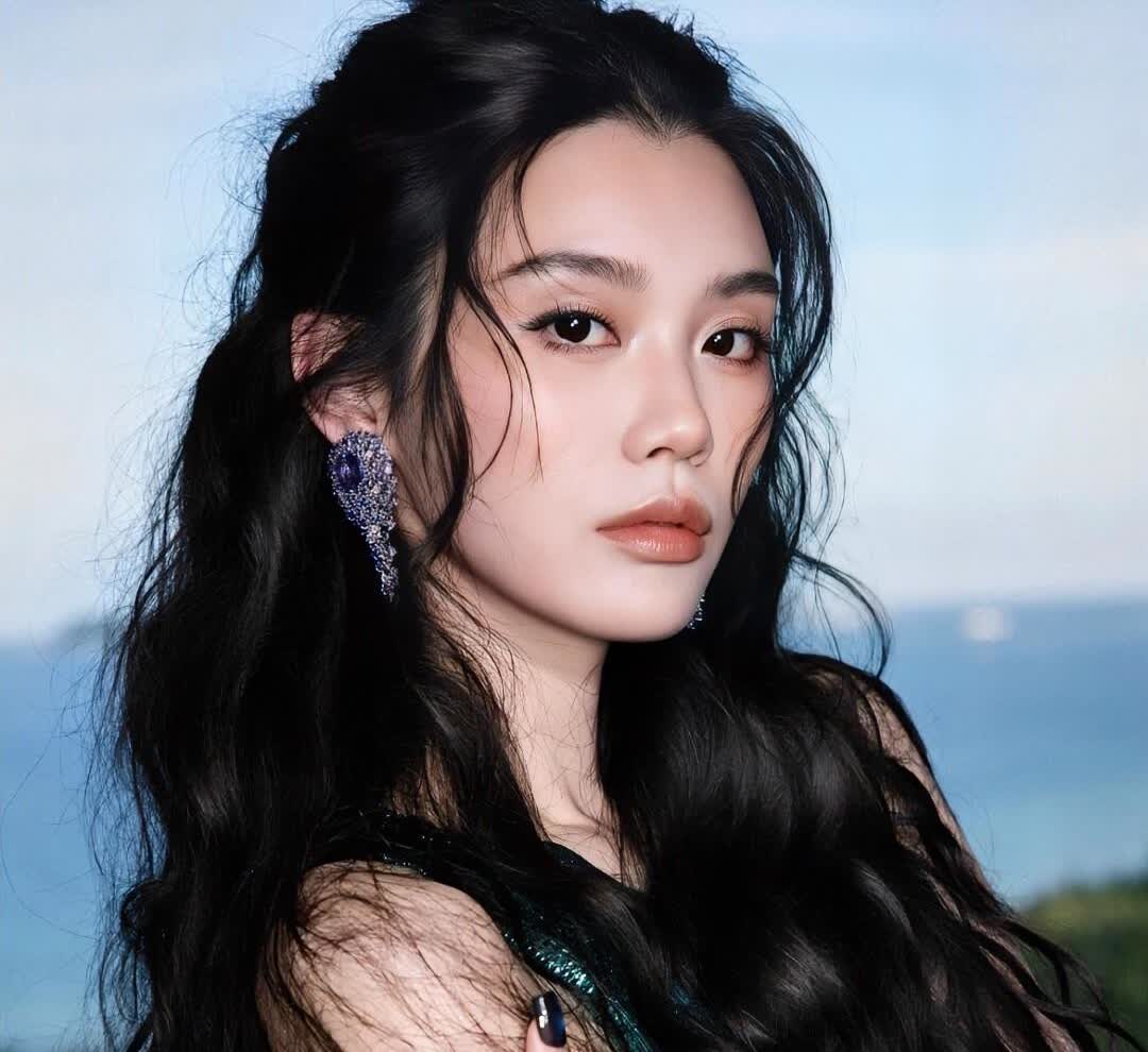 奚梦瑶，当模特老了怎么办？这个回答简直人间清醒。它说：她赚钱速度远比老的