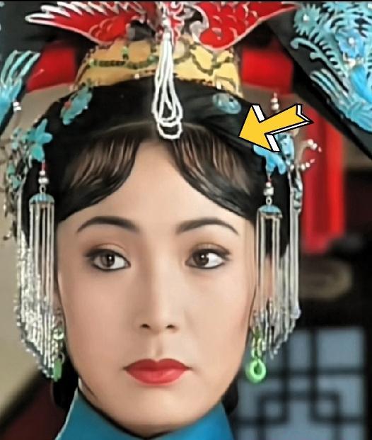 之所以大家都觉得皇后难看，并不是因为她人设不好，也不是演员本身不好看，而是妆造有