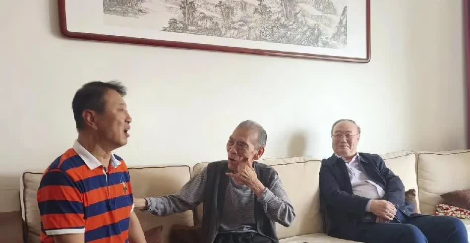 李如刚先生2025年又火了。近日，侯耀文弟子贾伦老师和相声