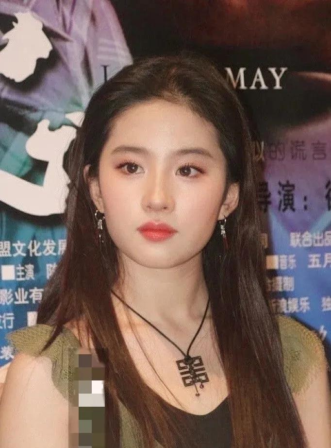 少女时期的刘亦菲，真的好美好嫩，像人间水蜜桃。#明星刘亦菲#