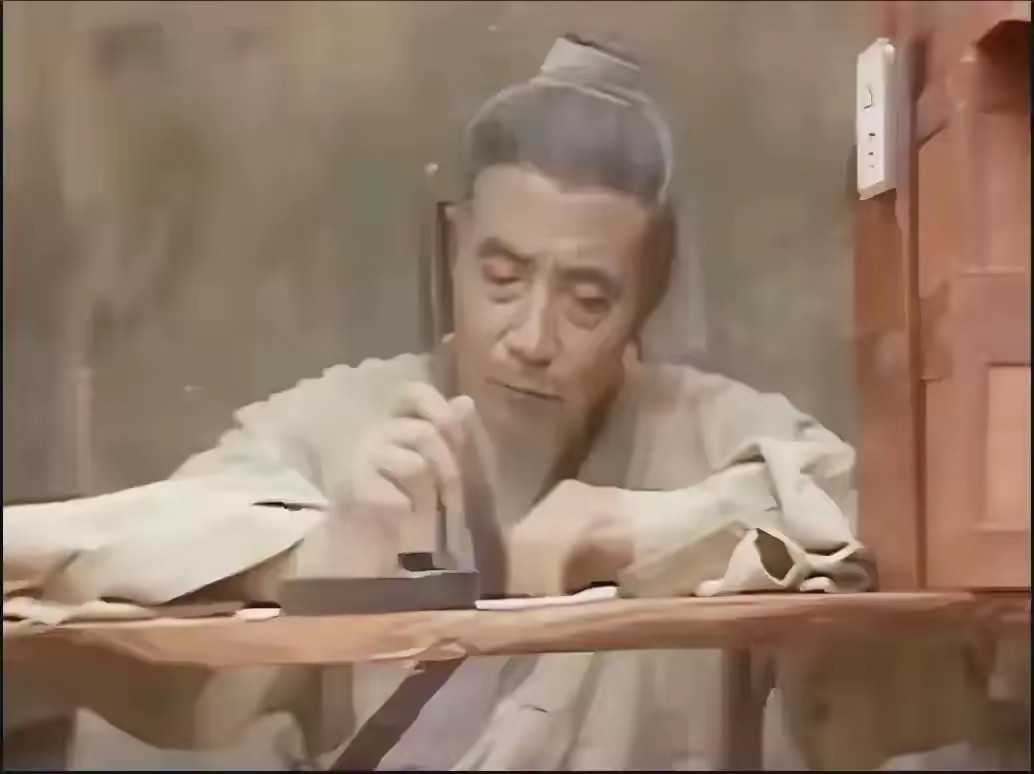 《儒林外史》里已是举人的范进，因为丧母不能进京参加会试。在家守孝期间，被张乡绅邀请一同前去高要县汤知