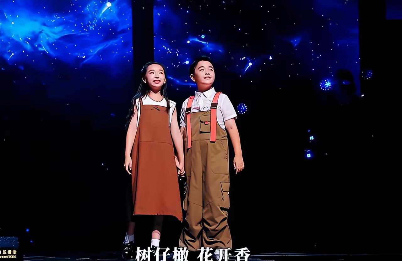好好的一个大湾区晚会，被一群“星二代”搞砸了！​没眼看，一言难尽。​董璇，小
