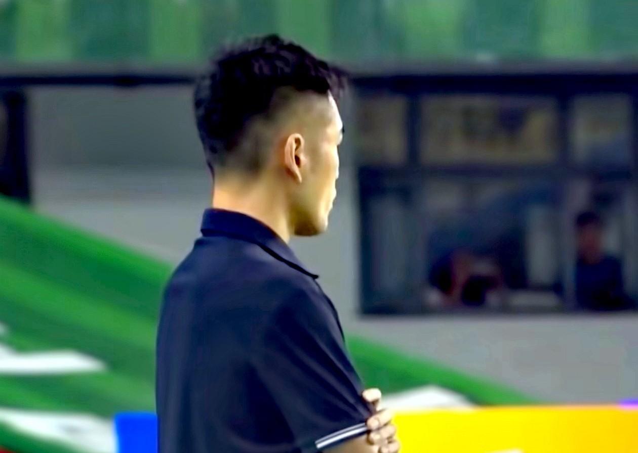 南京队要捡漏了，遇到了人员最不全的连云港队，我们真是冤枉啊，好不容易进八强，人却