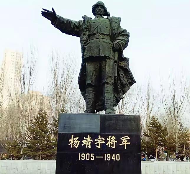 1951年，北京一处黑漆漆审讯室内，一个特务突然哭着求饶：“我告诉你们谁是害死杨