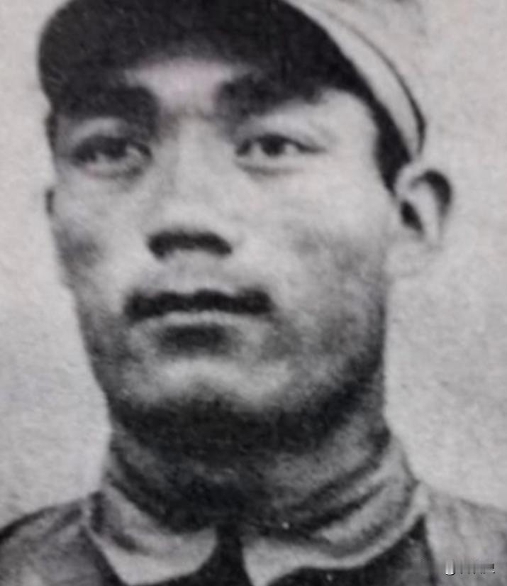 1952年，一名志愿军战士悄悄顺走一袋美军地雷，兴冲冲带回阵地向连长请功。谁知连