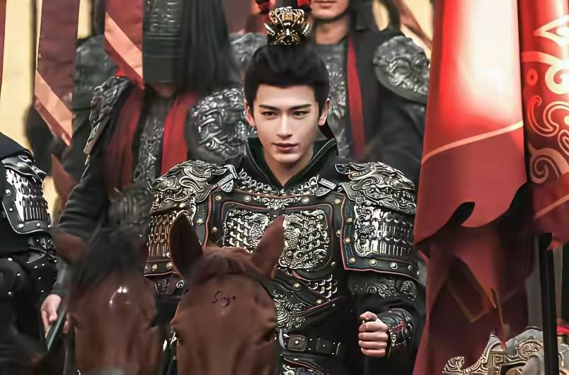 网上嘲讽张凌赫粉底液将军的太多。什么剧也不能影响社会风气，谁规定偶像剧就可以没羞