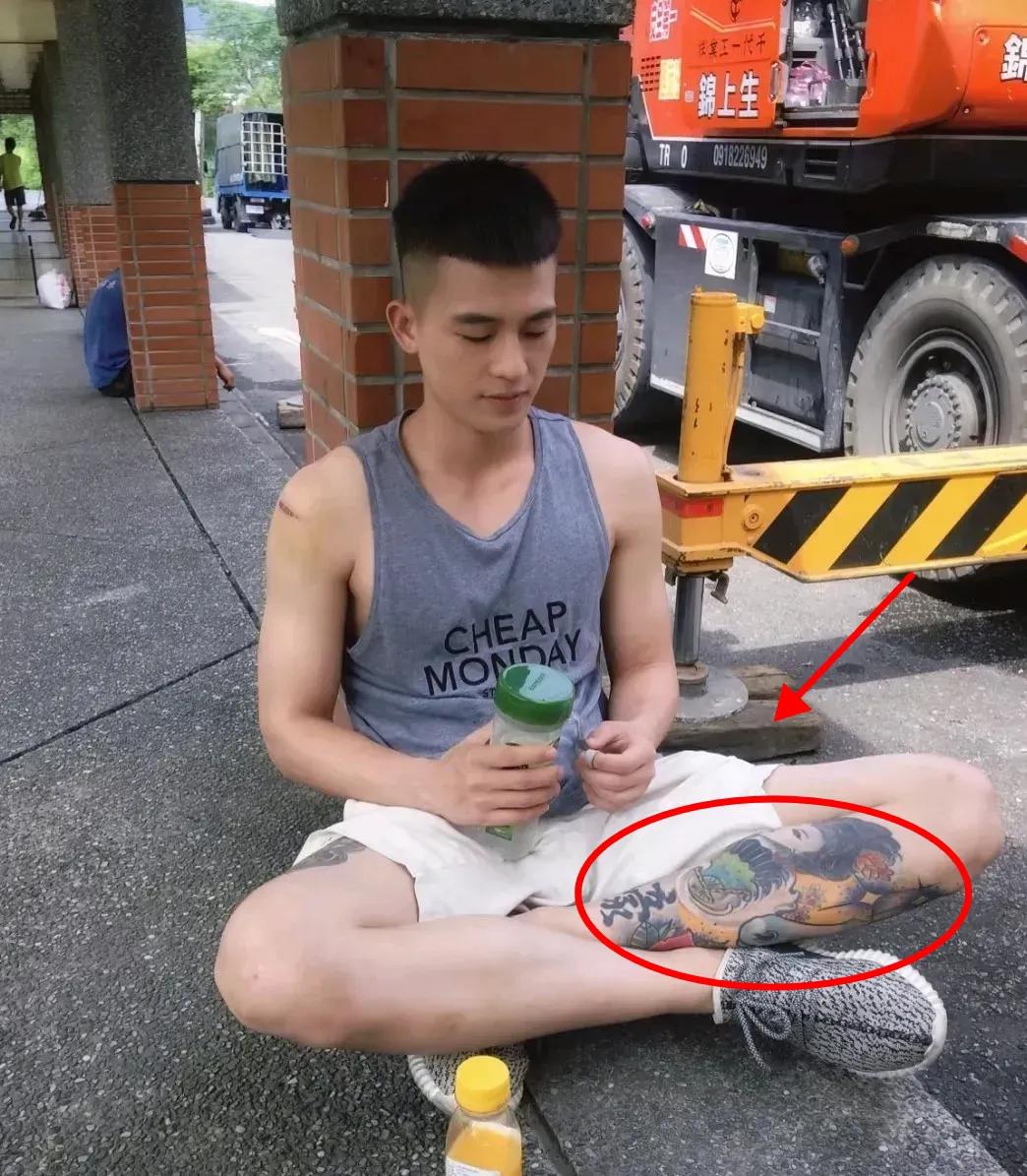 坚决反对有纹身的演员出演正面角色今天才知道扮演封大脚的欧豪身上有大面积纹身一